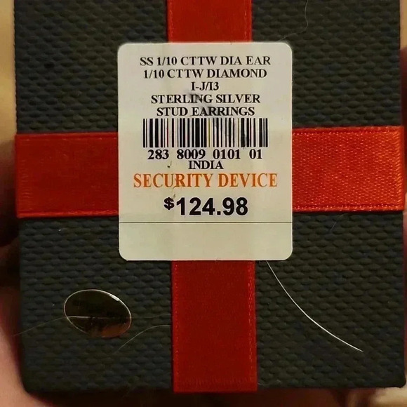 1/10 CTTW Diamond Sterling silver earrings - Picture 3 of 10